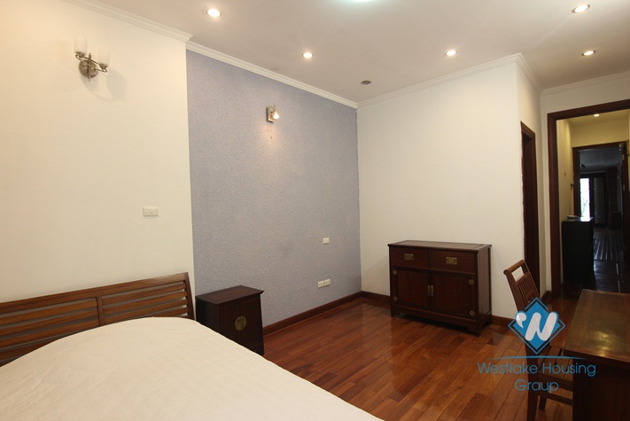 Lake view apartment for rent on Tran Vu, Truc Bach, Ba Dinh